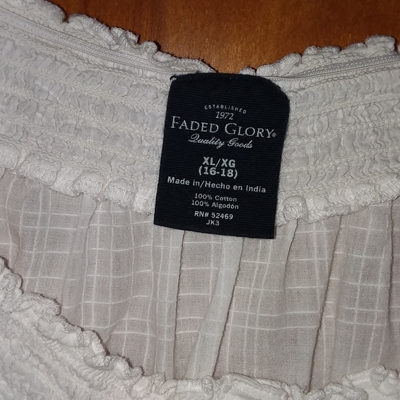 Tops - Picture 3 of 6